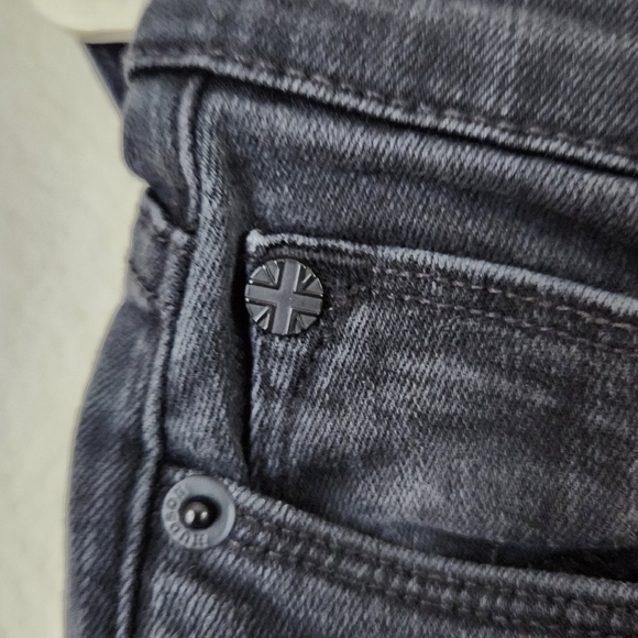 Hudson Jeans - size 26 Nico Midrise Ankle Black w/ hole pattern design down leg - Picture 4 of 12